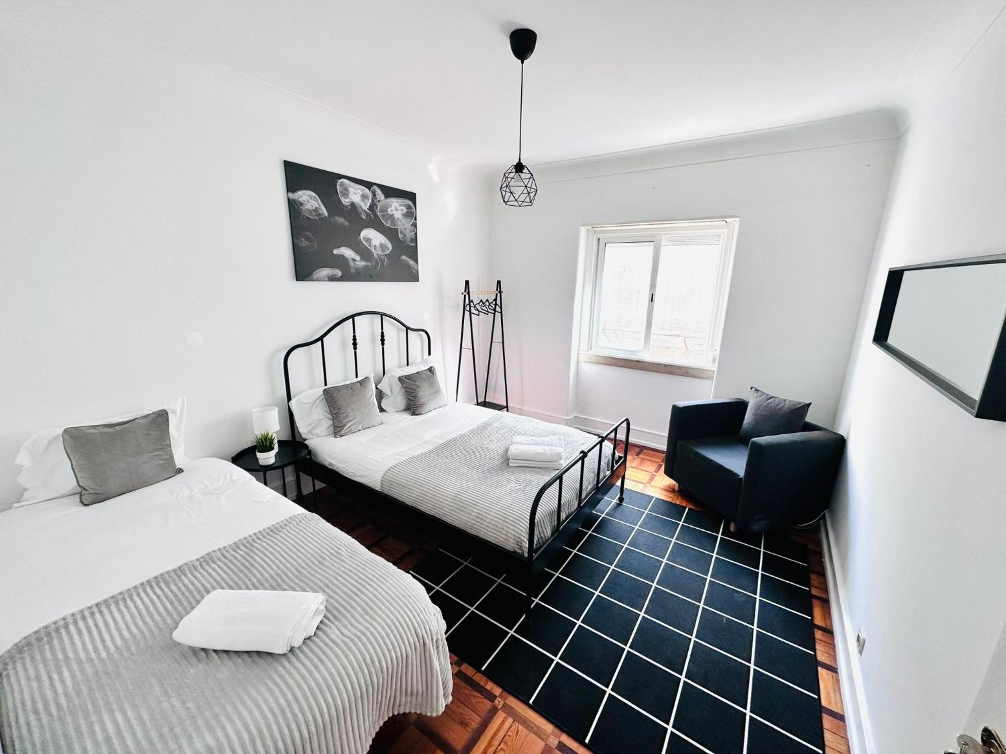 Hostel Rooms, Location For Tourists Lisbon