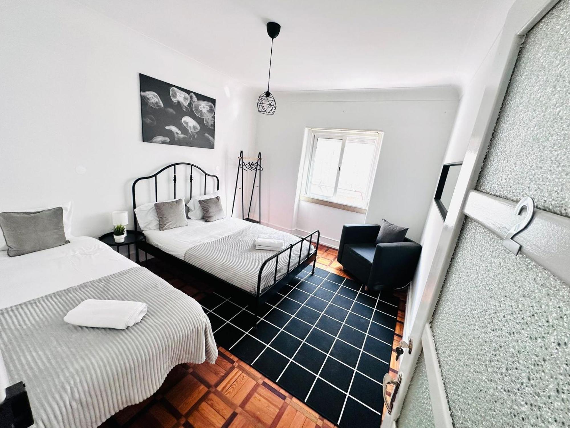 Hostel Rooms, Location For Tourists Lisbon