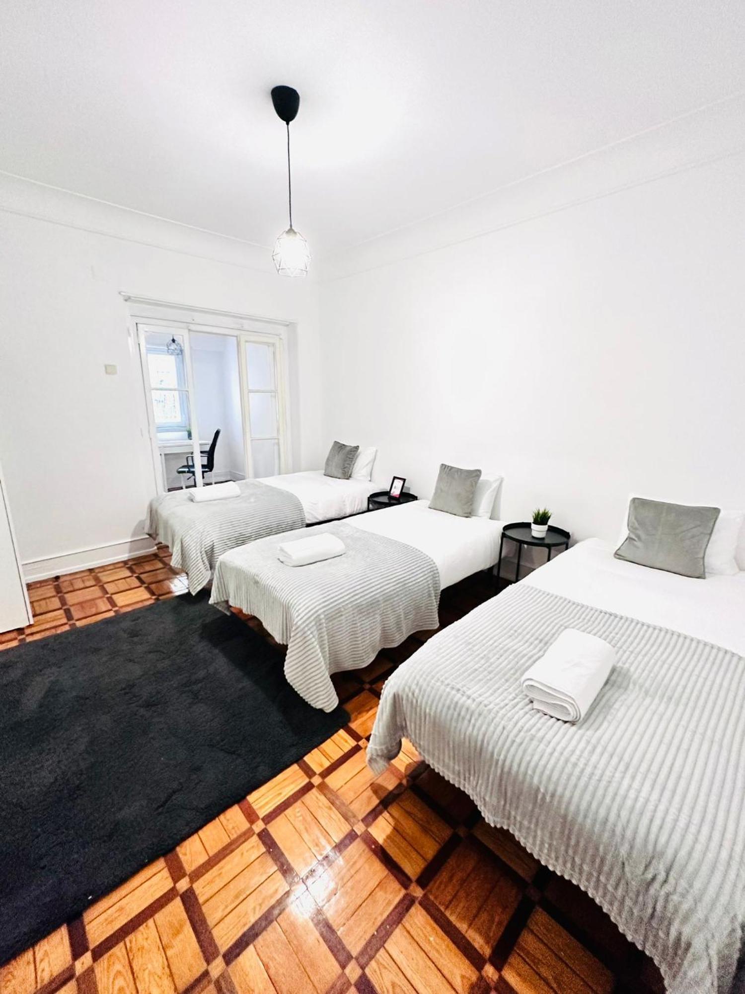 Hostel Rooms, Location For Tourists Lisbon